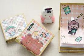 自制简单的迷你手帐方方本，步骤很简单，打开还有一个小机关！