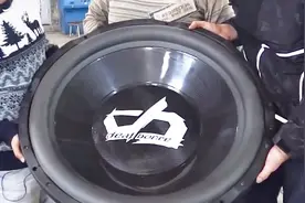 世界最大低音炮装汽车上有多可怕？大叔花几十万试验，威力太大了视频封面