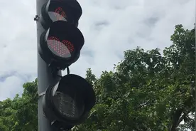 成都合江亭婚姻登记处"520"甜蜜出道 连信号灯都是“爱你的形状”视频封面