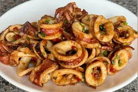 豉油皇鱿鱼做法，出锅香气扑鼻，脆嫩爽口，越吃越香