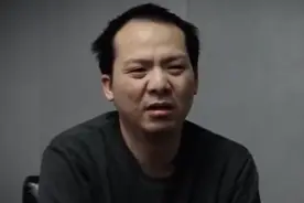 一晚取款200万！社保干部深夜带612张卡取钱取到提款机报警视频封面