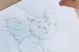 小女孩画画起笔动作太随意像摆烂，一看成品网友直呼：这是天才视频封面