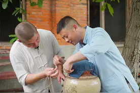 四川师徒耗时三月复刻两百年前古法西瓜豆豉，古人做小菜都好讲究视频封面