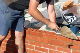 美国顶级砌墙高手的技术确实厉害，这墙砌得干干净净看着真舒服