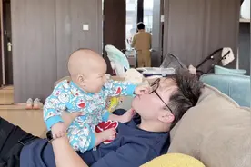 6个月宝宝突然喊妈妈，全家人又惊又喜，媳妇激动的直接落泪了视频封面