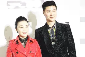 范冰冰爸爸妈妈高调现身时装周，范丞丞竟实力“黑”姐姐的长相视频封面