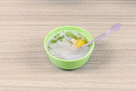 把生鸡蛋放入啤酒里，喝一杯效果太厉害了，男人要学会哦