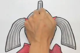 用手掌放在一张纸手绘女生版奥特曼，画法简单又优雅的手势图视频封面