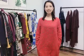 一件红色连衣裙外搭呢大衣羽绒服带来一年的好运，气场十足