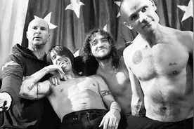 这是iphone第一代发布的时候乔布斯播放的现场展示音乐视频封面