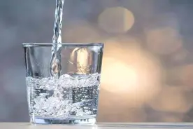 开水太烫没法喝？学会简单一招，1分钟快速变凉，学会抓紧去试试视频封面