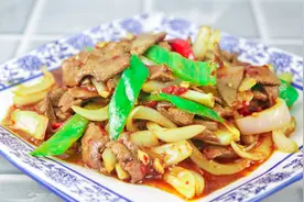 厨师长分享一道“洋葱炒猪肝”，猪肝滑嫩无腥味，下酒下饭特别棒