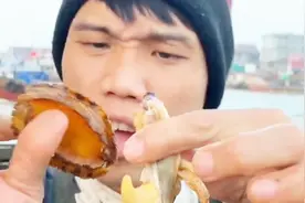 渔民大哥教你吃鲍鱼，这个地方可不能吃，网友：长见识了