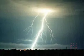 中国奇异村庄：一年四季有雷电，村民被雷劈到怕，全村只剩几户人