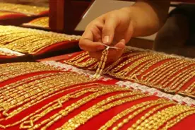 金店老员工无意说漏嘴，这3种黄金再好看都不能买，不保值还亏钱视频封面