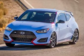 为什么本田和现代的车标都是“H”？起底现代汽车的山寨发家史！视频封面