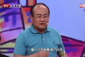 业主不交停车费，专家直接提出三个意见，让他们选择丨向前一步