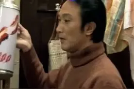 《渴望》中，郑乾龙不愧是教授套燕子的话，打听女儿线索丨戏里