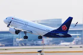 胶东机场看青岛航空飞机东跑道起飞，西跑道起降落视频封面