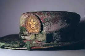 遮阳、挡雨、潜伏伪装！解放军配发新军帽，颜值与实用性兼备视频封面