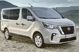 10.1万起售！配9座布局+2.0T柴油机+6AT，2023款日产NV300亮相