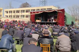 河南商丘农村逢庙会，3000元一天请来的省豫剧团，这嗓门真不赖视频封面