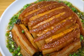 与梅菜扣肉齐名的广西芋头扣肉，到底怎样够正宗？大厨分享做法
