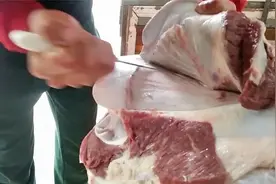 见识一下高手拆解牛骨，刀工一流不多留一点肉，开眼界了视频封面