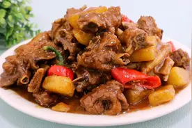 客家焖番鸭，一道传统名菜正宗做法，中秋做一盘待客，汁都吃不剩