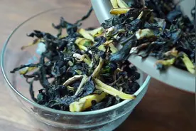 85岁奶奶教我用1块生姜1把紫苏泡茶饮，春季多喝祛风发汗，很简单