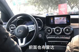 小伙今年做生意赚钱了，想买这辆奔驰车，首付15万月供6800，值吗