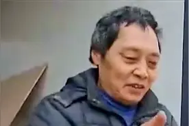 为了帮女儿还房贷，58岁父亲上工地打工，半个月吃一次肉，纪录片视频封面