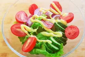 蔬菜沙拉的做法，自制沙拉酱，详细的步骤和讲解