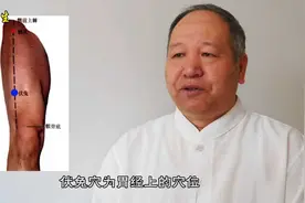 中老年人下肢酸软麻木，按摩伏兔穴能有效缓解，简单有效不用求人