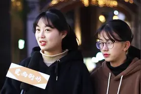 情侣出去旅游有必要开两间房吗？美女回答众说纷纭视频封面