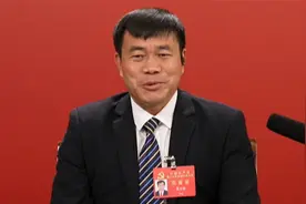 “扁担校长”、二十大代表张玉滚：希望更多青年投身乡村教育视频封面