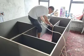 卧室衣柜选择深布纹做柜体，后期定制浅色柜门，那效果真不错视频封面