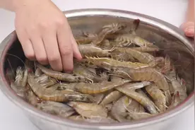 保存大虾原来这么简单，准备一个塑料瓶，放三月都依然新鲜，学学视频封面