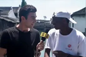 老外吐槽中国天气热系列，非洲人控诉：来中国都晒黑了，我要回家视频封面