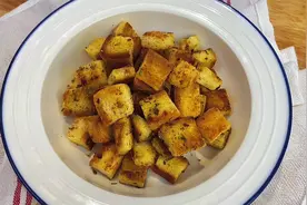 吃不完的面包别着急扔，教你一招变废为宝，这味道比吃爆米花还香视频封面