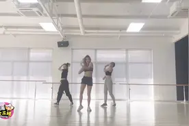 多多妈妈大跳性感舞蹈，生过二胎身姿还如此柔软视频封面