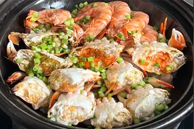 海边厨师教你螃蟹煲的做法，出锅嫩滑鲜香，做法简单又好吃