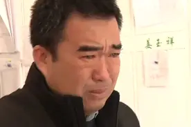 学生集体呕吐校长痛哭换不动送餐公司：教育局招标的视频封面
