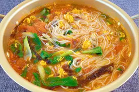 热汤面好吃做法，有汤有面又有菜，5分钟出锅，早餐比油条好吃