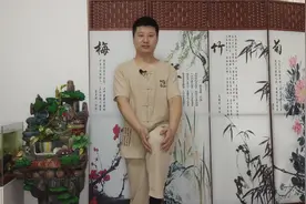膝盖疼的人，常做1个动作“踏步拍腿”,每天80下，经络一通膝盖好视频封面