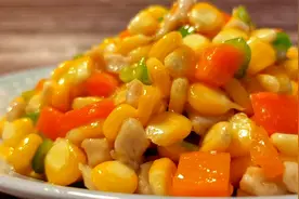 我家玉米从不煮着吃，加半根胡萝卜简单一炒，营养美味，孩子爱吃