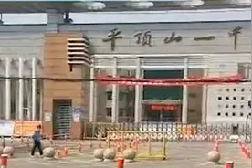 高考仅剩10分钟,一女生突然失控撕毁2学生答题卡,通报：依规处理!