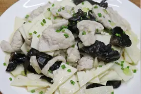 滑溜肉片的正宗做法，老人家都熟悉的味道，清淡不油腻，肉片鲜嫩