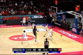 女篮世界杯，中国女篮98-51狂胜波黑，中国内线双塔打爆WNBA巨星视频封面