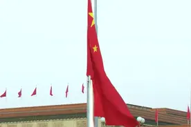 五一看升旗！致敬所有抗疫一线的劳动者视频封面